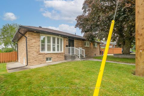 Photo 5 at 2 Mackinac Crescent, Bendale, Toronto