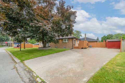 Photo 6 at 2 Mackinac Crescent, Bendale, Toronto