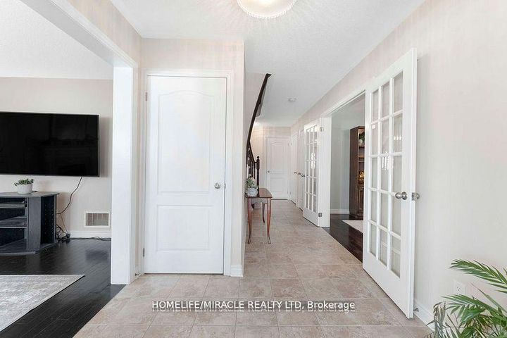 Photo 12 at 1268 Salmers Drive, Taunton, Oshawa