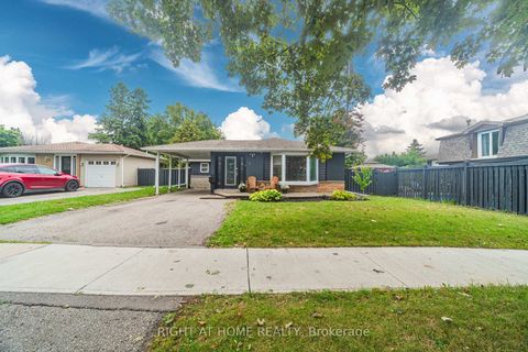 Photo 1 at 4 Devins Drive, Aurora Heights, Aurora