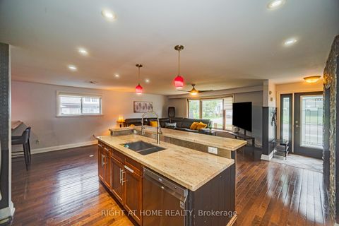 Photo 6 at 4 Devins Drive, Aurora Heights, Aurora
