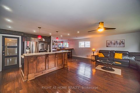 Photo 7 at 4 Devins Drive, Aurora Heights, Aurora