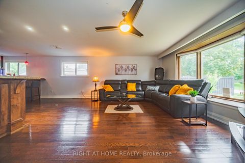 Photo 9 at 4 Devins Drive, Aurora Heights, Aurora