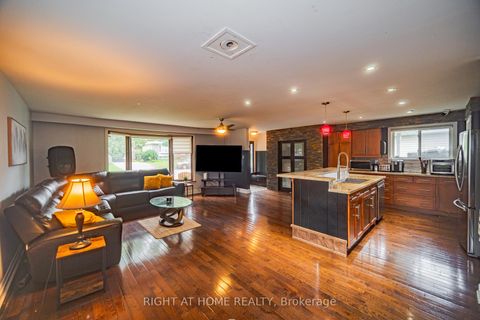 Photo 10 at 4 Devins Drive, Aurora Heights, Aurora