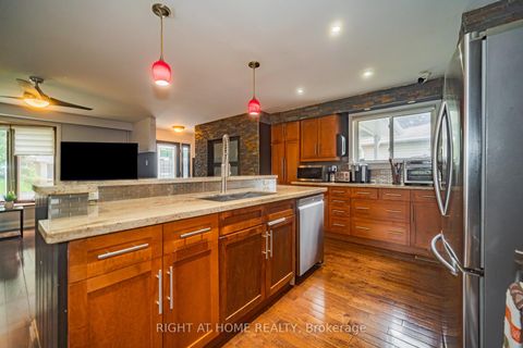 Photo 12 at 4 Devins Drive, Aurora Heights, Aurora