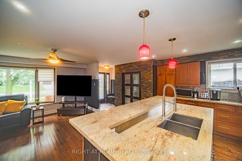 Photo 13 at 4 Devins Drive, Aurora Heights, Aurora