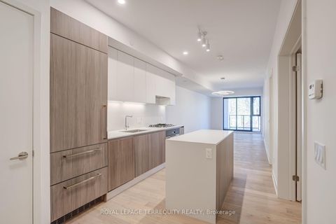 Photo 2 at 301 - 200 Keewatin Avenue, Eglinton, Toronto