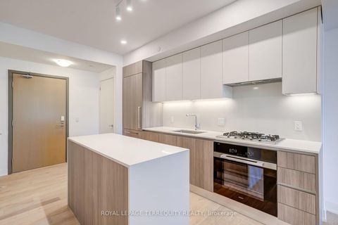 Photo 3 at 301 - 200 Keewatin Avenue, Eglinton, Toronto