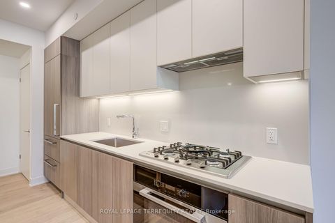 Photo 5 at 301 - 200 Keewatin Avenue, Eglinton, Toronto
