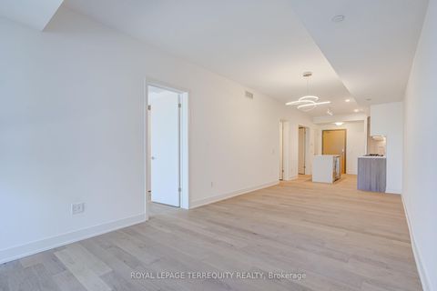 Photo 10 at 301 - 200 Keewatin Avenue, Eglinton, Toronto