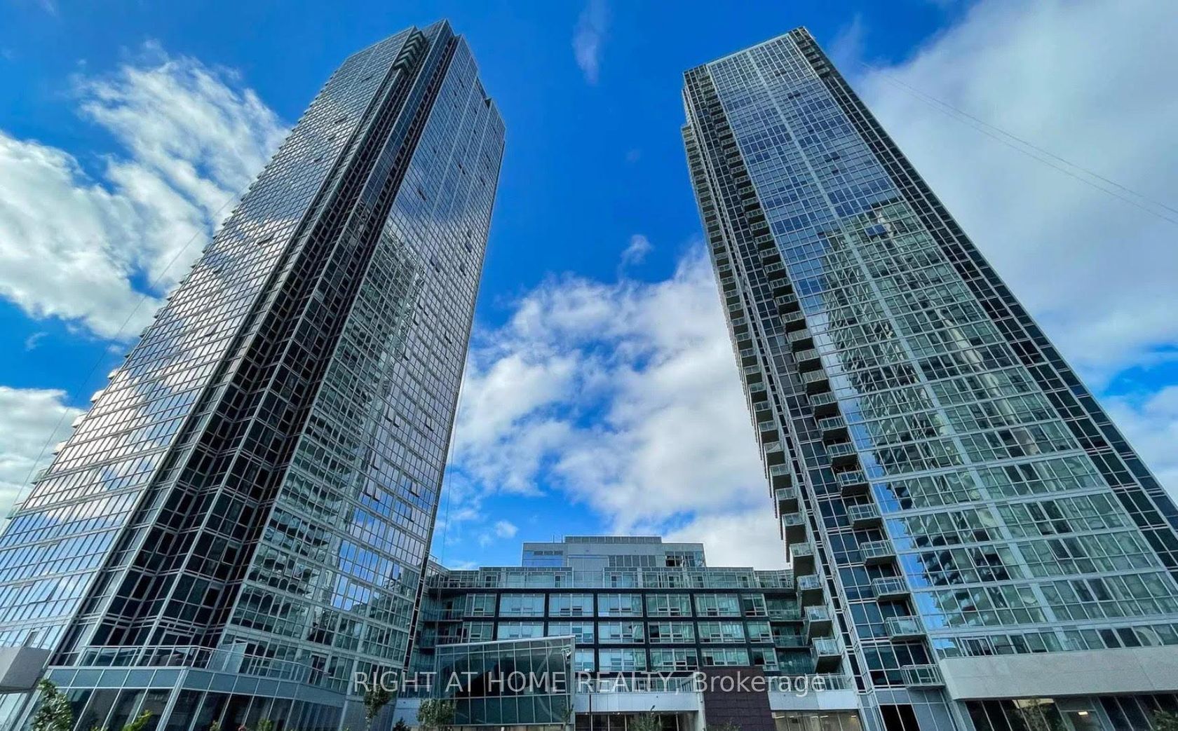 411 - 2916 Highway 7 Road W, Concord, Vaughan by Loree Meneguzzi Real Estate 411 - 2916 Highway 7 Road W, Concord, Vaughan
