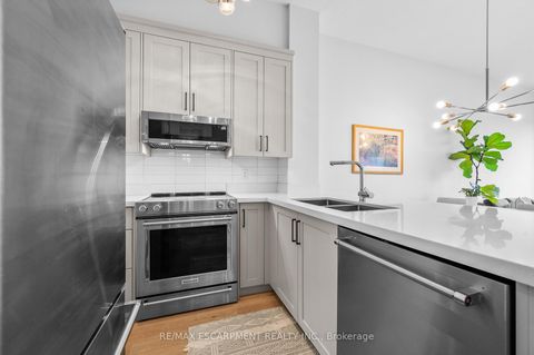 Photo 4 at 805 - 2511 Lakeshore Road W, BR Bronte, Oakville