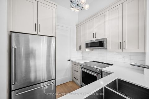 Photo 5 at 805 - 2511 Lakeshore Road W, BR Bronte, Oakville