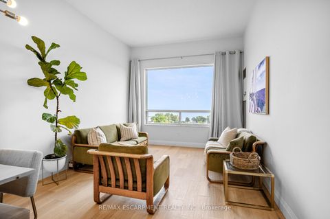 Photo 11 at 805 - 2511 Lakeshore Road W, BR Bronte, Oakville