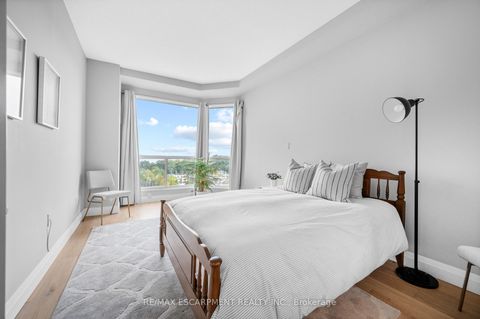 Photo 12 at 805 - 2511 Lakeshore Road W, BR Bronte, Oakville