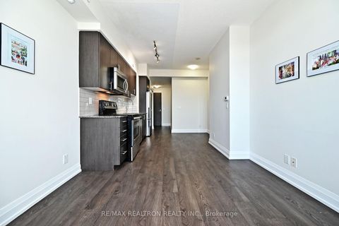 Photo 10 at 1122 - 7900 Bathurst Street, Beverley Glen, Vaughan