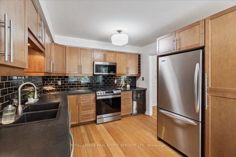 Photo 14 at 5 - 1100 Queens Avenue, CP College Park, Oakville
