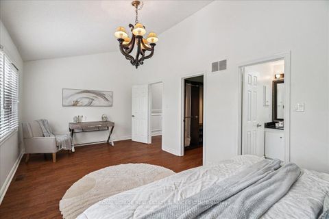 Photo 18 at 5 - 1100 Queens Avenue, CP College Park, Oakville