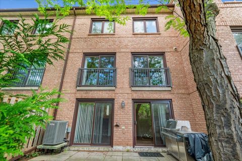Photo 33 at 5 - 1100 Queens Avenue, CP College Park, Oakville