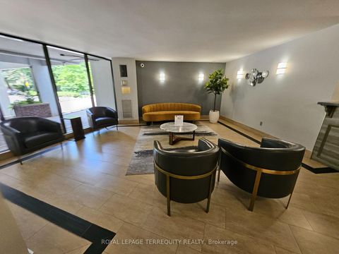 Photo 1 at 1402 - 5 Shady Golfway, Flemingdon Park, Toronto