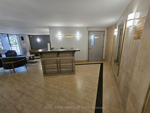 Photo 2 at 1402 - 5 Shady Golfway, Flemingdon Park, Toronto