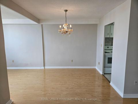 Photo 8 at 1402 - 5 Shady Golfway, Flemingdon Park, Toronto