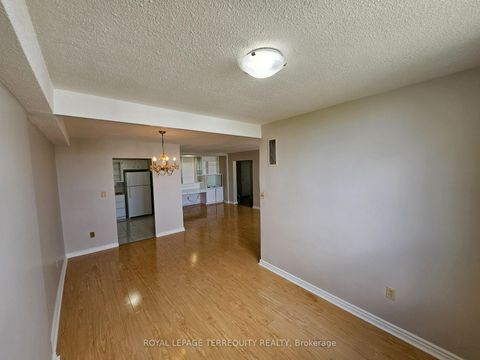 Photo 9 at 1402 - 5 Shady Golfway, Flemingdon Park, Toronto