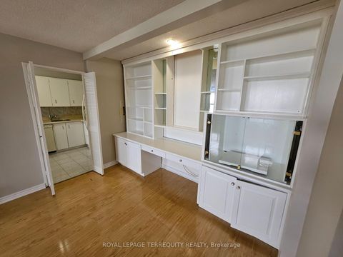 Photo 11 at 1402 - 5 Shady Golfway, Flemingdon Park, Toronto