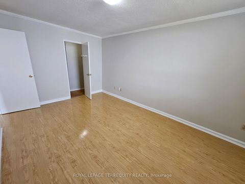 Photo 17 at 1402 - 5 Shady Golfway, Flemingdon Park, Toronto