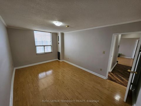 Photo 18 at 1402 - 5 Shady Golfway, Flemingdon Park, Toronto