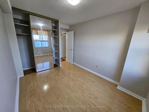 Photo 22 at 1402 - 5 Shady Golfway, Flemingdon Park, Toronto