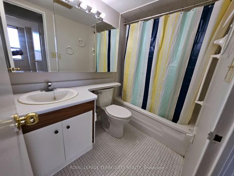 Photo 23 at 1402 - 5 Shady Golfway, Flemingdon Park, Toronto