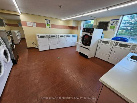 Photo 27 at 1402 - 5 Shady Golfway, Flemingdon Park, Toronto