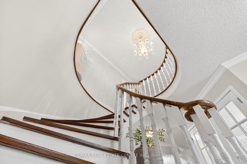 Photo 9 at 1436 Sprucewood Terrace, GA Glen Abbey, Oakville