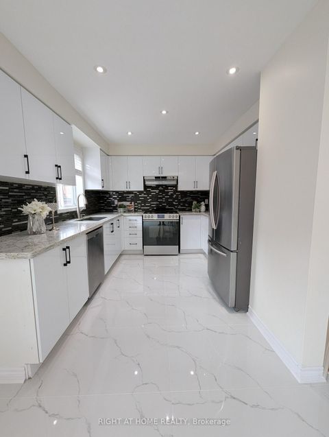 Photo 4 at 158 Hollywood Hill Circle, Vellore Village, Vaughan