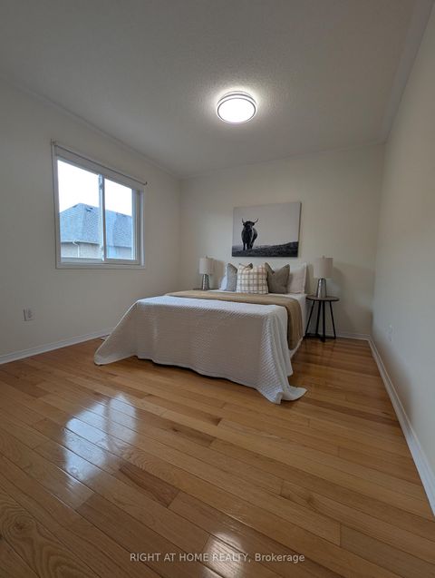 Photo 9 at 158 Hollywood Hill Circle, Vellore Village, Vaughan