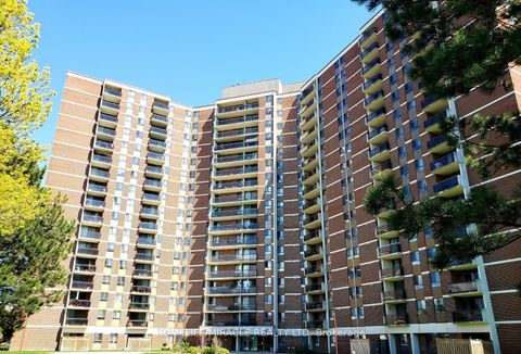 Photo 2 at 814 - 121 Trudelle Street, Eglinton East, Toronto