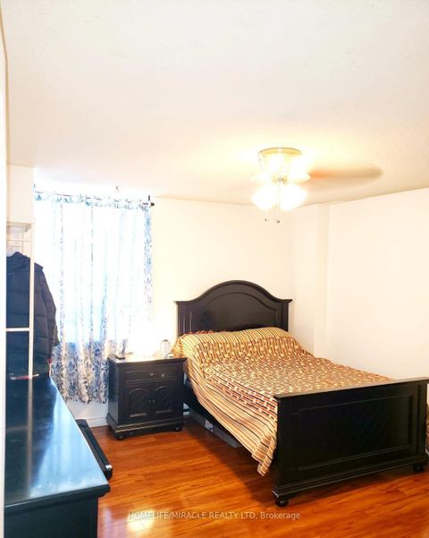 Photo 12 at 814 - 121 Trudelle Street, Eglinton East, Toronto Photo 12 at 814 - 121 Trudelle Street, Eglinton East, Toronto