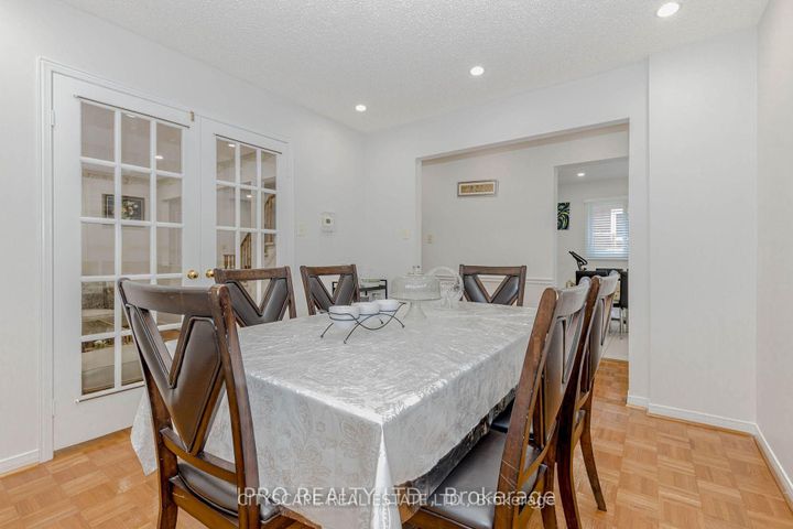 Photo 4 at 6906 Hickling Crescent N, Meadowvale, Mississauga