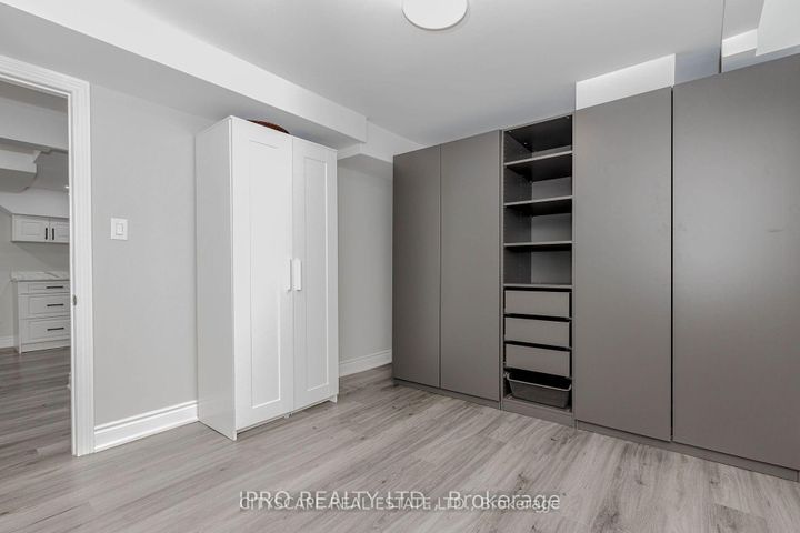 Photo 17 at 6906 Hickling Crescent N, Meadowvale, Mississauga