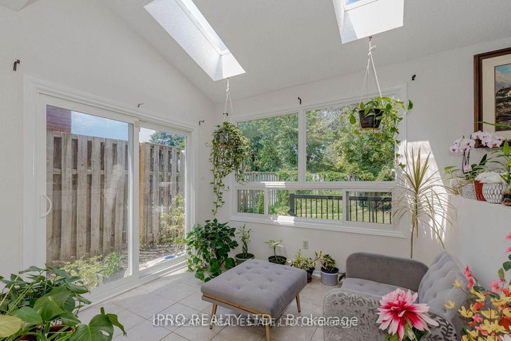 Photo 21 at 6906 Hickling Crescent N, Meadowvale, Mississauga
