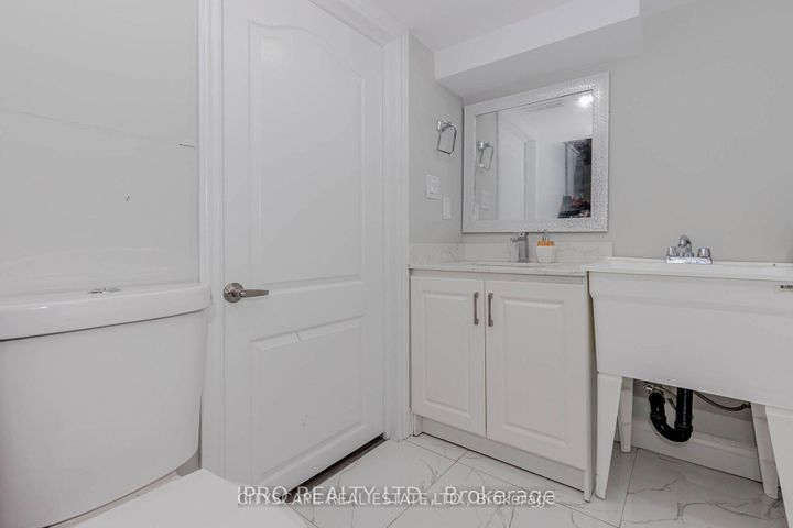 Photo 25 at 6906 Hickling Crescent N, Meadowvale, Mississauga