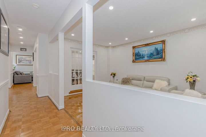 Photo 26 at 6906 Hickling Crescent N, Meadowvale, Mississauga