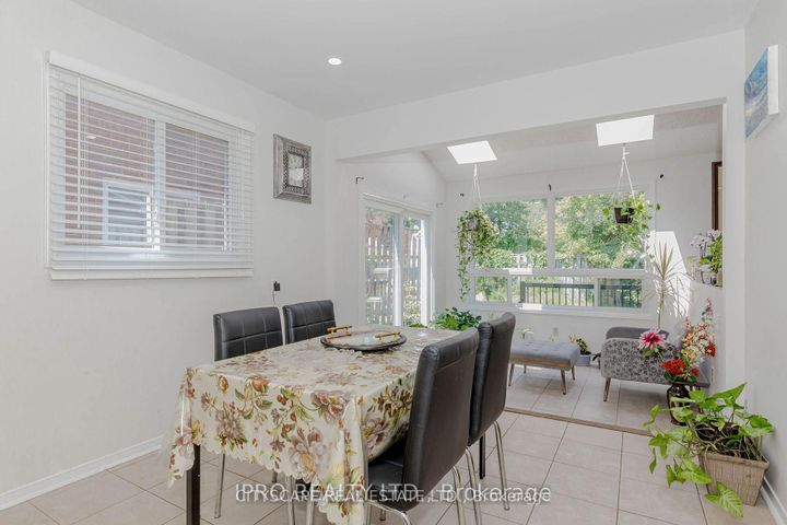 Photo 27 at 6906 Hickling Crescent N, Meadowvale, Mississauga