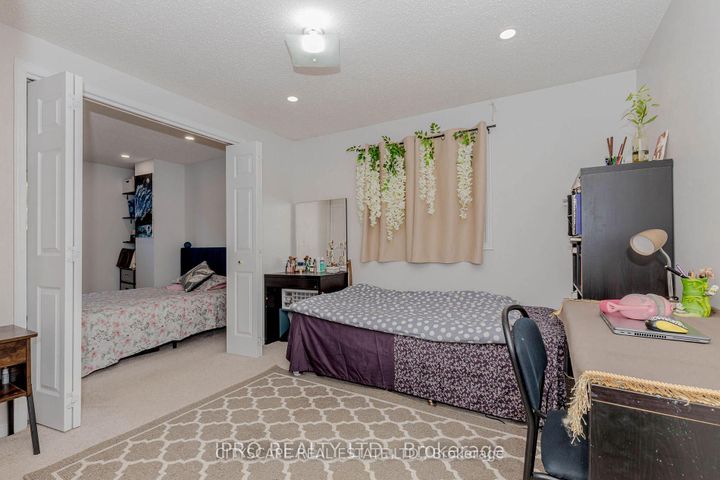 Photo 28 at 6906 Hickling Crescent N, Meadowvale, Mississauga