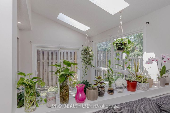 Photo 32 at 6906 Hickling Crescent N, Meadowvale, Mississauga