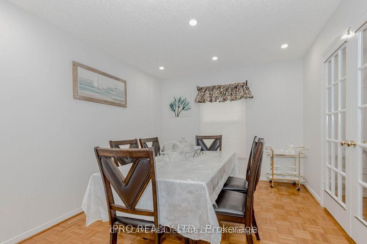 Photo 35 at 6906 Hickling Crescent N, Meadowvale, Mississauga