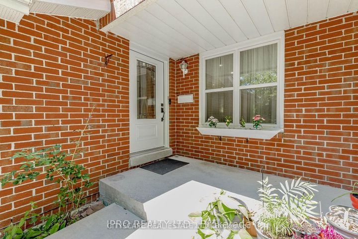 Photo 39 at 6906 Hickling Crescent N, Meadowvale, Mississauga