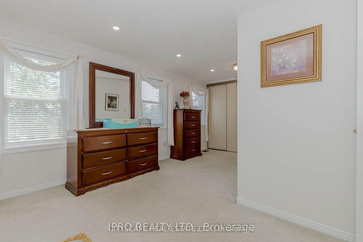 Photo 41 at 6906 Hickling Crescent N, Meadowvale, Mississauga
