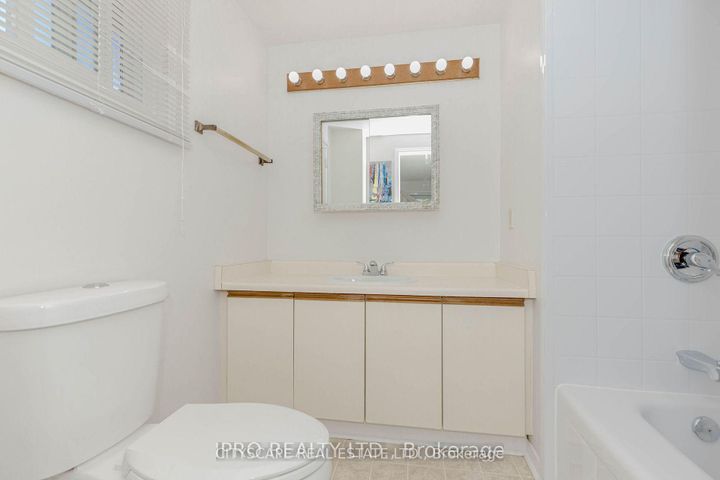 Photo 42 at 6906 Hickling Crescent N, Meadowvale, Mississauga